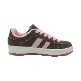 Championes urbanos color beige con detalles en marrón, cordones marrones y suela blanca con base marrón.