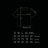 Remera de algodón, corte regular, color negro, con un gran signo de interrogación gris estampado en el centro.