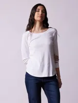 Remera de algodón color verde agua, con escote redondo y mangas 3/4.