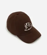 Gorra de béisbol color marrón oscuro con visera curva y bordado frontal en hilo blanco que incluye un llavero con llaves y el texto "Relax Mode Error 404".