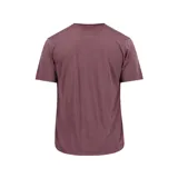 Remera deportiva color borgoña con logo de New Balance estampado en el pecho.