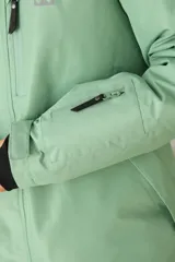 Chaqueta técnica color verde menta, con capucha ajustable, cierre frontal y múltiples bolsillos con cremallera. Presenta puños ajustables y un corte amplio, ideal para actividades al aire libre o deportes de invierno.