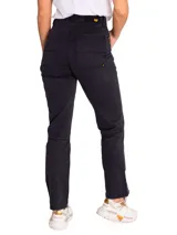 Pantalón de trabajo negro con corte recto, bolsillos delanteros y traseros, y detalles de costuras reforzadas.