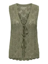 Chaleco de punto color verde oliva con escote en V y lazo delantero. Diseño estructurado y calce ajustado.