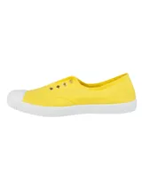 Zapatilla de lona color verde agua, sin cordones, con puntera de goma blanca y suela de goma blanca.