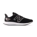 Championes New Balance MLWKRLK1 negros con logo plateado, capellada de malla y suela blanca.