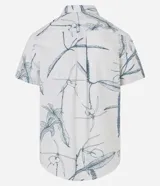 Camisa de hombre confeccionada en voil color crudo con estampa floral estilo outline en azul. Tiene cuello inglés, abotonado delantero y manga corta.