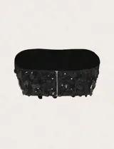 Top strapless negro con lentejuelas.