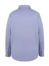 Camisa de manga larga celeste con microestampado, cuello italiano, bolsillo en el pecho con logo bordado y corte regular.