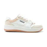Championes Skechers Sport Court 2.0, color blanco con detalles en beige y rosa. Capellada de cuero sintético y gamuza, con plantilla Skechers Air-Cooled Memory Foam y suela de goma.
