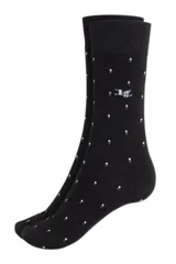 Medias de vestir negras con pequeños rectángulos blancos y logo de la marca en el tobillo.