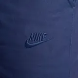 Short de gabardina azul marino con logo de Nike bordado en el muslo. Corte chino, con bolsillos laterales y traseros.