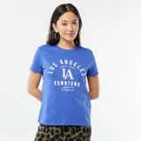 Remera azul con estampado blanco que dice 'Los Angeles Since 1990 LA Downtown American Club California'.