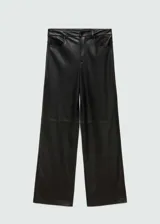Pantalón de cuero sintético negro de tiro alto, corte recto y cinco bolsillos.