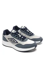 Championes urbanos Umbro modelo Volcan, con capellada azul marino, detalles en gris y logo Umbro en el lateral.