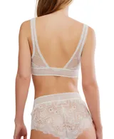 Culotte blanco de tiro alto con encaje trabajado en toda la prenda y un acabado semitransparente.