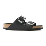 Sandalias Birkenstock Arizona Big Buckle, color negro, con dos correas ajustables y hebillas grandes plateadas.