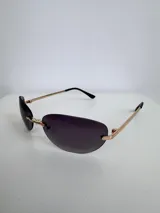 Lentes de sol con protección UV400 y patillas metálicas. Incluye estuche.