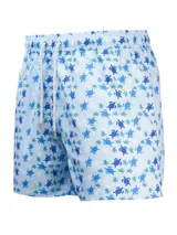 Short de baño celeste con estampado de ballenas en azul y gris. Tiene cintura elástica con cordón ajustable y bolsillos laterales.