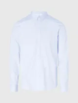 Camisa celeste de popelín de algodón elástico, corte slim, con cierre frontal de botones, mangas largas y monograma de Calvin Klein bordado en el pecho.