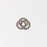 Dije de plata 925 con tres aros entrelazados.