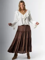 Falda larga marrón de algodón, estilo campesina, con elástico en la cintura y diseño escalonado.
