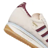 Championes Adidas SL 72 RS color beige con detalles en burdeos y celeste.