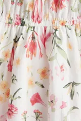 Vestido corto de algodón con estampado floral, escote cuadrado con volados, mangas cortas abullonadas con elástico y cintura elastizada.