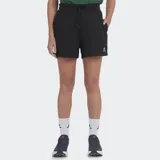 Short deportivo negro de algodón con cintura elástica ajustable mediante cordón y bolsillos laterales. Presenta un pequeño logo de Le Coq Sportif bordado en la pierna izquierda.
