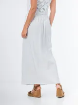 Sandalias de cuero color marrón con plataforma y taco de 8cm forrados en gamuza. Diseño con doble tira frontal y tira regulable al tobillo con hebilla metálica.