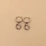 Aros colgantes de plata 925 con dije circular con circonias.