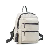 Mochila color beige de tafeta con apertura superior con cierre y tiradores metálicos. Incluye bolsillos internos, bolsillo con doble cierre metálico al frente, asas rígidas de mano y correas regulables para colgar en la espalda.
