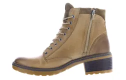 Botas de mujer de caña media, color azul marino oscuro, estilo militar o de combate, con cordones y ojales metálicos. Cuentan con un taco ancho y suela de goma dentada.