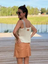 Minifalda marrón de cuero ovino italiano con estilo "roto".