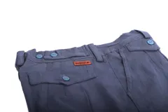 Bombacha de dama en color tostado, confeccionada en lino con diseño clásico y cómodo.