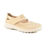 Zapato casual Korium Confort Lisboa color beige, con capellada calada y tira con velcro sobre el empeine.