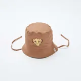 Gorro tipo bucket color marrón con estampado del personaje Simba de la película El Rey León.