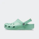 Zapatillas tipo clog en color verde, livianas y cómodas, con calce amplio y personalizables con Jibbitz™.