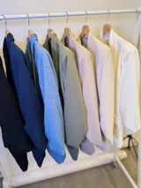 Blazer azul marino de algodón, de corte clásico y calce relajado.