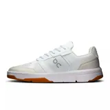 Championes urbanos blancos con detalles en beige y suela color caramelo.