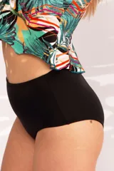 Bombacha de tiro alto, confeccionada con tela que incluye fibra LYCRA® XTRA LIFE™ en color azul.