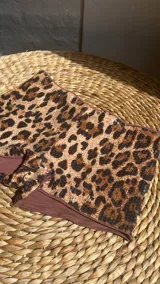 Mini short de tiro alto con estampado animal print.
