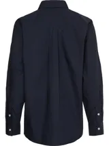 Camisa azul marino de algodón con corte relaxed, cuello inglés, cierre con botones y logo bordado de Tommy Hilfiger en el pecho. Diseño de mangas largas.