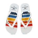 Chanclas blancas con estampado de rayas horizontales en colores rojo, naranja, amarillo y azul.