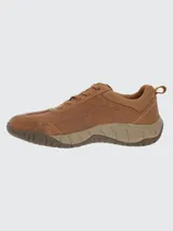 Zapato de cuero color marrón con cordones, suela de goma y tecnología Spinal Flex.