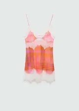 Top con estampado de cuadros en tonos rosa y naranja, con terminaciones de encaje blanco, tirantes finos y escote de pico.