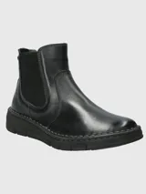 Botín negro de cuero con elásticos laterales y suela de goma.