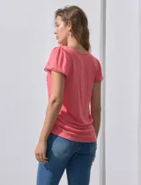 Remera azul de modal, marca French Loundry. Manga corta con detalle de puntilla.