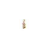 Charm de aleación de metales bañado en oro de 18 K, con forma de letra B y argolla.