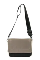 Bandolera con correa larga regulable, cuerpo principal color beige con solapa marrón y base negra.